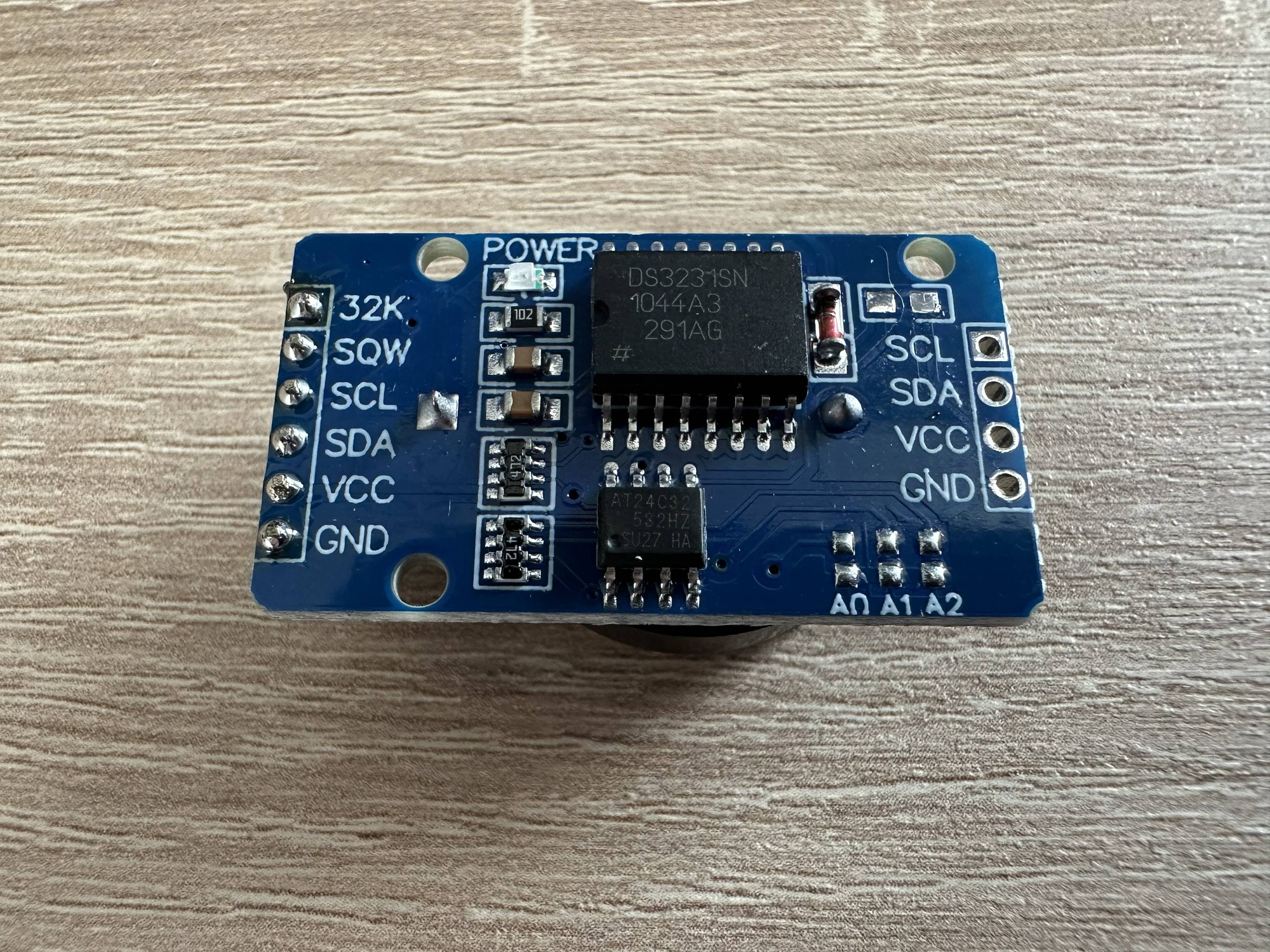 Bauteilseite des DS3231-RTC-Moduls mit Echtzeituhr und EEPROM